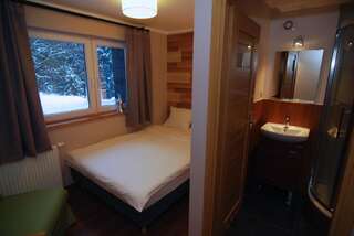 Проживание в семье Karolinka Guest House Щирк Небольшой двухместный номер с 1 кроватью-11